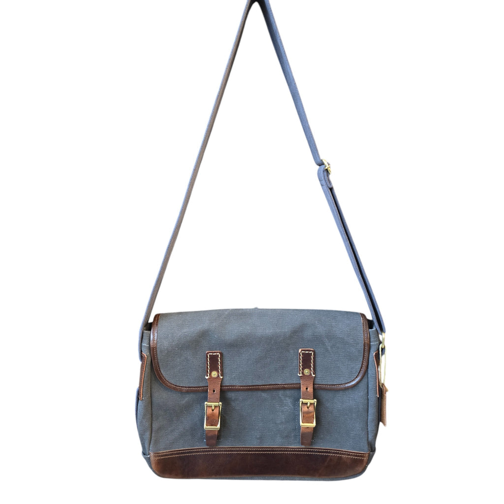 Montana Twist Waterproof Canvas Outdoor Travel Crossbody Bag - Gray